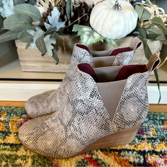 Booties - Picture 3 of 6